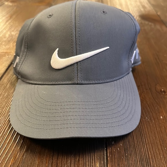 Nike Accessories 24 Nike Tour Rznvrs Mens Perforated Golf Cap